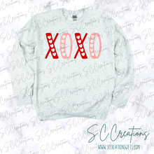 Load image into Gallery viewer, &quot;XOXO&quot;-Sweatshirt
